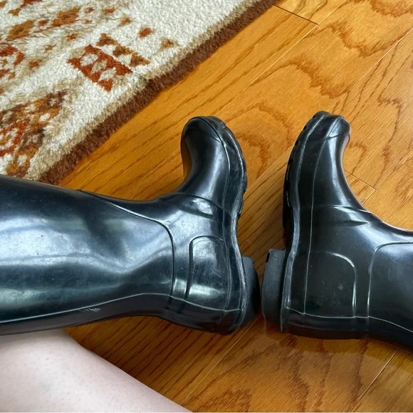 Hunter Women’s Original Tall Rubber Boots in Black SIZE 6 | Black Hunter Boots - Picture 6 of 14